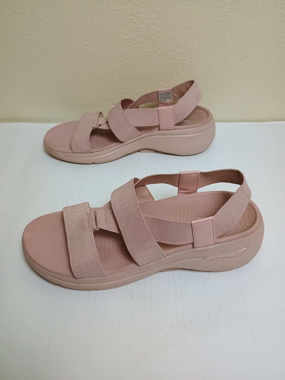 Skechers Ultra Go Arch Fit Size 9 Blush Pink Elastic Strap Sandals Slip On